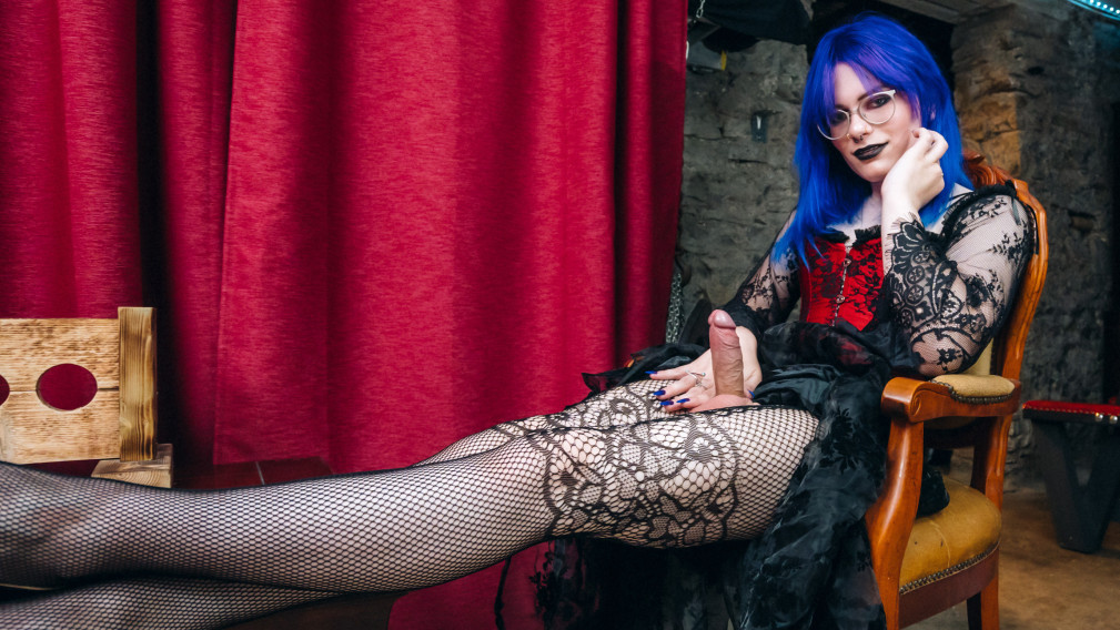 Evie Nyx - Uk Cutie!