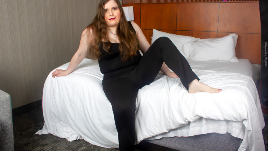 Katrina Heats Up On The Bed!