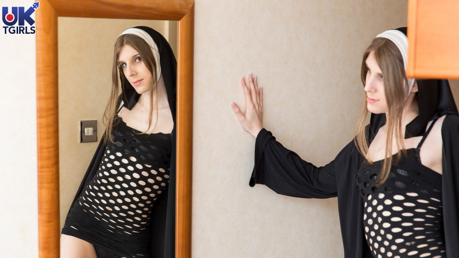 Sister Vexx In Sinful Solo! 