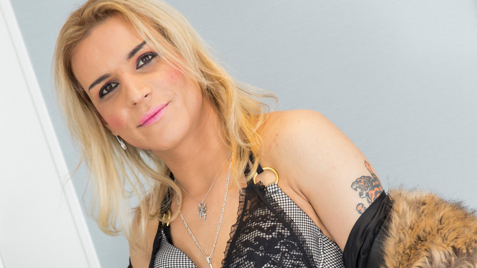 Elza: Blonde & Dangerous